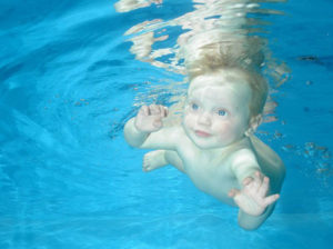 cute-swimming-babies-4